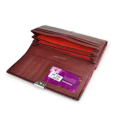 Elegant leather wallet for eyeglasses and optical accessories, perfect for storing glasses, contacts, and optical cards with multiple compartments.