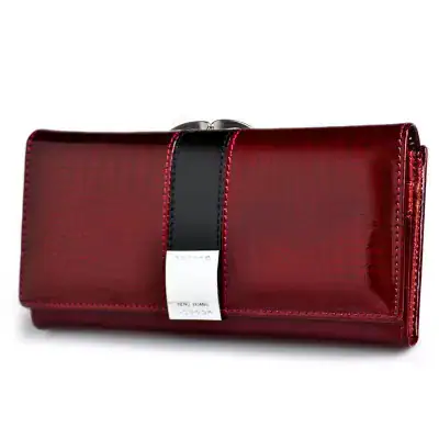 Luxury red women's wallet with sleek design, perfect for stylish accessories and organization. Ideal for everyday use and special occasions, combining functionality with fashion.