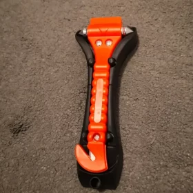 Luxtude 2-in-1 Car Window Breaker & Seatbelt Cutter Emergency Tool photo review