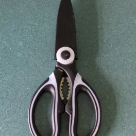 Professional Kitchen Shears with Bone-Cutting Power photo review