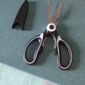 Professional Kitchen Shears with Bone-Cutting Power photo review