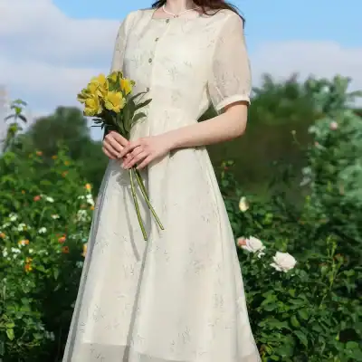 Elegant floral dress with a delicate embroidery design, perfect for outdoor occasions and garden parties. Made from lightweight, high-quality fabric with a comfortable fit for all-day wear.