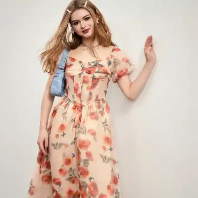 Stylish women’s eyewear accessories at Monalisa Store, your top choice for fashionable sunglasses, glasses frames, and optical lenses in one convenient location.