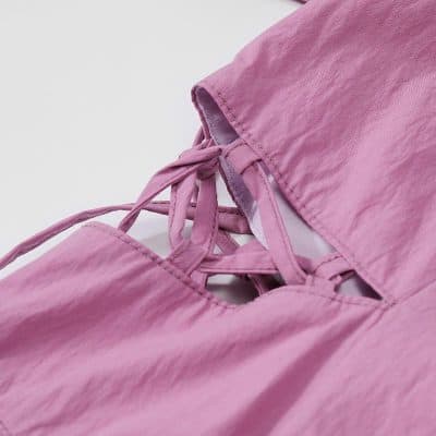 High-quality pink surgical mask with comfortable adjustable ear loops for safe and hygienic medical use. Ideal for healthcare professionals and personal protection.