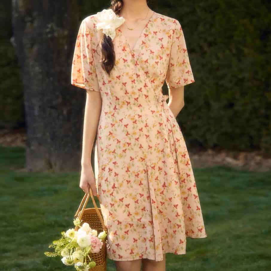 Elegant floral print midi dress for women, perfect for casual outings and garden parties. Features a V-neck and mid-length sleeves for a stylish look.