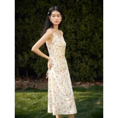 Stylish floral maxi dress for women, ideal for summer outings and casual events. Made with comfortable fabric, featuring a flowy design and feminine print, available at Monalisa Store.