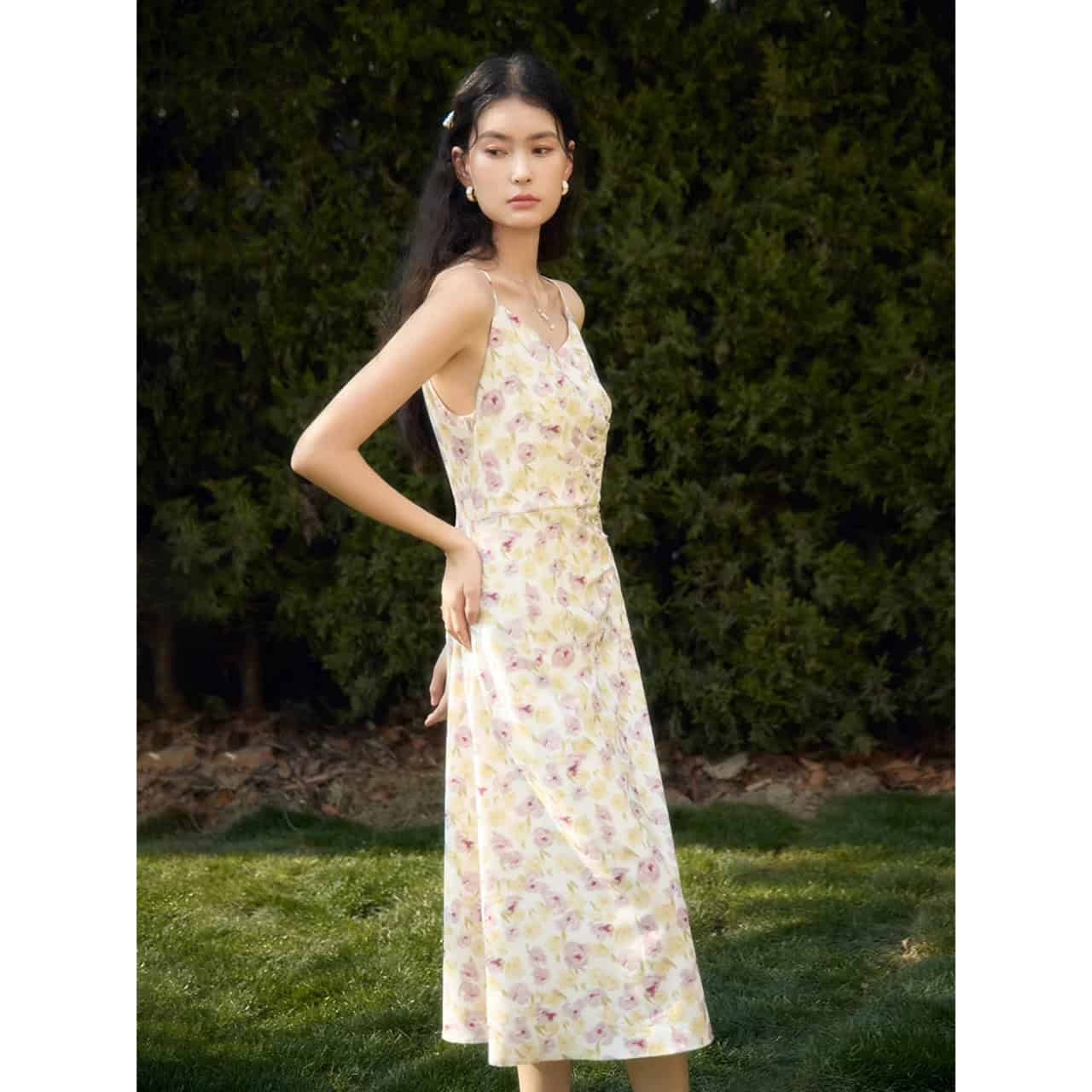Stylish floral maxi dress for women, ideal for summer outings and casual events. Made with comfortable fabric, featuring a flowy design and feminine print, available at Monalisa Store.