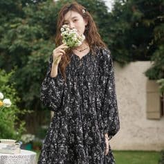 Elegant floral print casual dress for women, perfect for outdoor leisure and garden parties. Comfortable and stylish, suitable for all seasons.