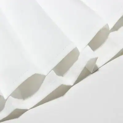 Bright white eye patch for medical eye care, perfect for post-surgery recovery, eye infection treatment, and vision correction. Made of premium materials ensuring comfort and effectiveness for ophthalmic use.