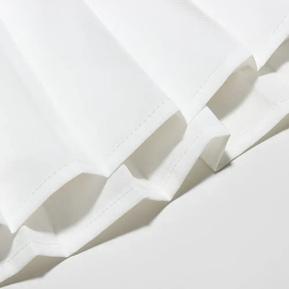 Bright white eye patch for medical eye care, perfect for post-surgery recovery, eye infection treatment, and vision correction. Made of premium materials ensuring comfort and effectiveness for ophthalmic use.