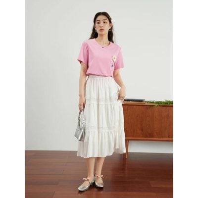 Elegant pink t-shirt with floral embroidery paired with a white maxi skirt for a chic and comfortable look. Perfect for everyday wear and casual outings.