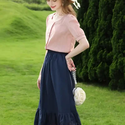 Stylish wide-brim straw hat perfect for sun protection and outdoor fashion. Ideal for women seeking stylish, comfortable, and sun-smart accessories for summer outings.