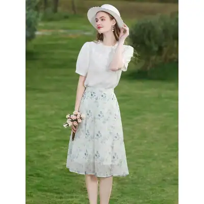 Elegant white summer dress with floral pattern, perfect for outdoor occasions and garden parties, featuring a flattering midi length and lightweight fabric.
