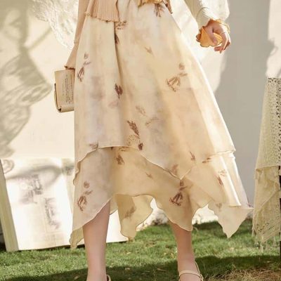 Sophisticated beige skirt with floral pattern, perfect for fashionable women. Ideal for casual or dressy occasions. Enhance your style with this beautiful flowy skirt.