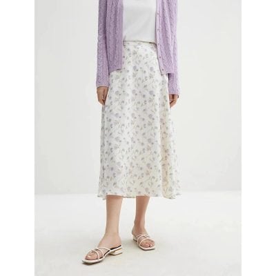 Soft pastel floral midi skirt perfect for women’s fashion and casual wear, made with high-quality materials for comfort and style.