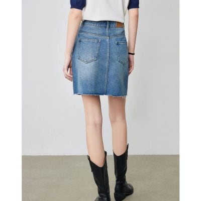 High-waisted denim skirt with raw hem, perfect for casual and stylish looks. Made from quality denim for durability and comfort. Ideal for everyday wear or trendy street style.