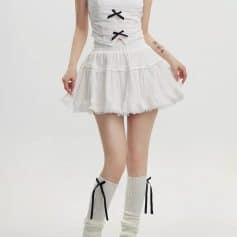 Fashionable pink glasses with trendy design for stylish eye wear. Perfect for women seeking fashionable accessories. High-quality and comfortable fit for daily wear or special occasions.