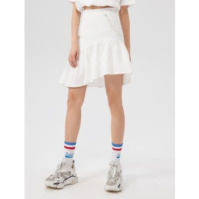 Optical retail, stylish eyewear, sunglasses, glasses, prescriptions, designer frames, eye care, trendy glasses, optical shop, eye health, vision correction, eyewear accessories, Monalisa Medical.