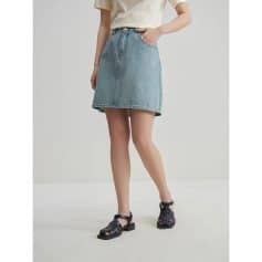 Comfortable denim skirt for women's casual wear, perfect for everyday outfits. High-quality fabric with a classic design to enhance your style effortlessly.