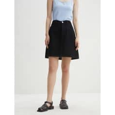 Stylish black denim skirt perfect for everyday wear, combining comfort and fashion. Ideal for women seeking versatile wardrobe essentials for stylish outings.