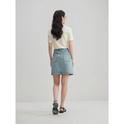 Casual denim skirt for women, perfect for everyday wear and stylish outings. Features a classic high-waist design with comfortable fit, ideal for a trendy and relaxed look.