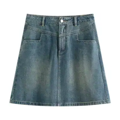 High-quality denim skirt ideal for casual and stylish outfits, featuring front pockets and classic stitching. Perfect for everyday wear, shopping, or outings.