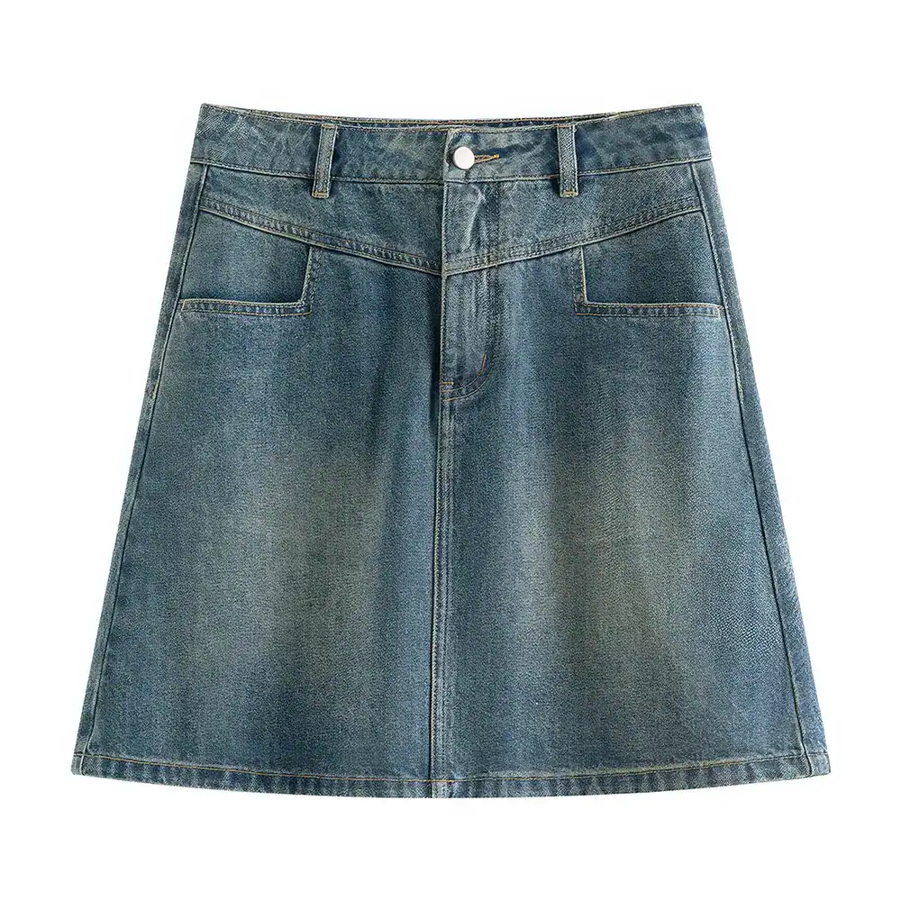 High-quality denim skirt ideal for casual and stylish outfits, featuring front pockets and classic stitching. Perfect for everyday wear, shopping, or outings.