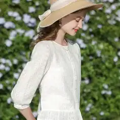 A wide-brim straw sun hat with elegant ribbon detail, perfect for outdoor activities and sunny days, offering UV protection and fashionable style.