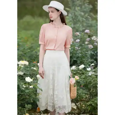High-quality women's fashion dress in soft pink with lace details, perfect for spring and summer outings. Lightweight, breathable fabric for comfort. Ideal for garden parties, casual wear, or outdoor events.