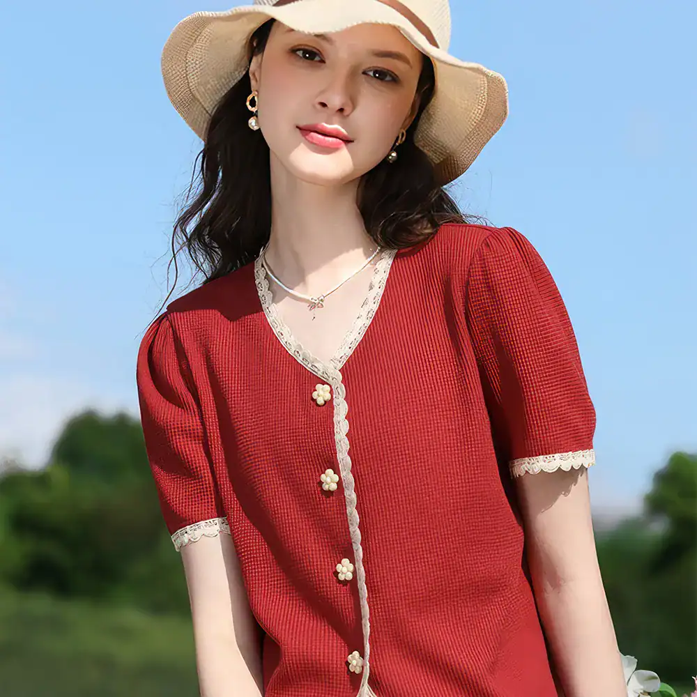 Beautiful red summer dress featuring lace trim and floral button details, perfect for warm-weather occasions and outdoor outings.