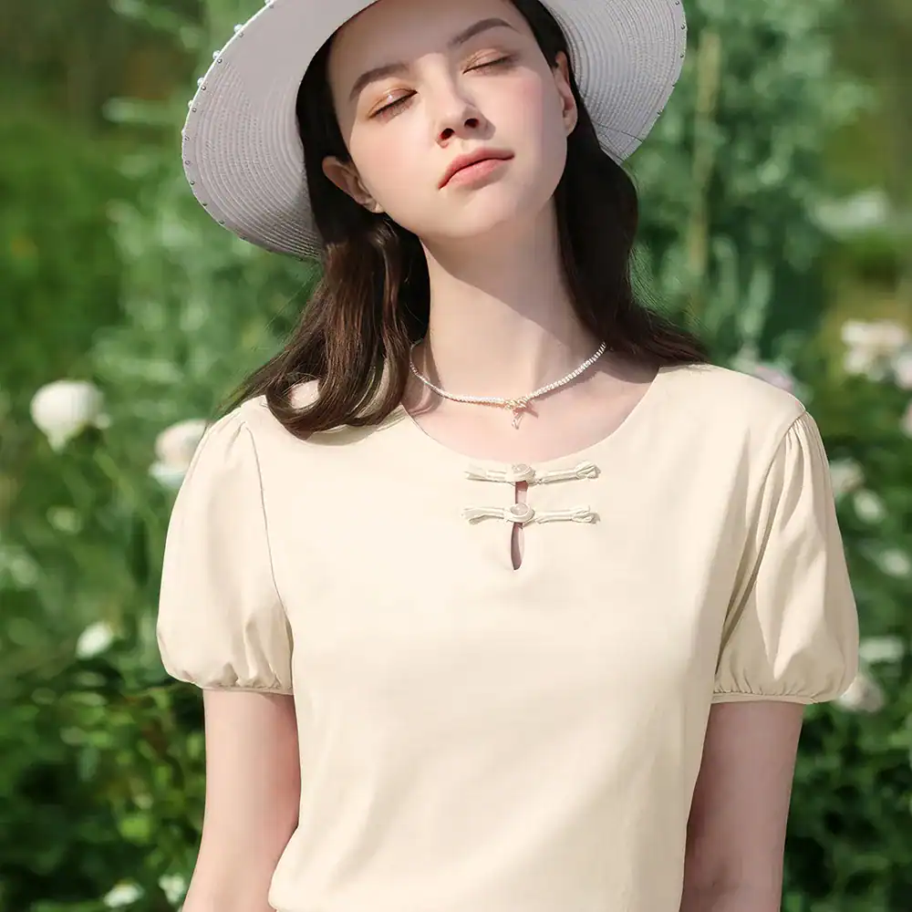 Women’s wide-brim sun hat and lightweight casual beige T-shirt for summer outdoor wear, ideal for sun protection and stylish comfort. Perfect for garden walks, picnics, and sunny day outings.