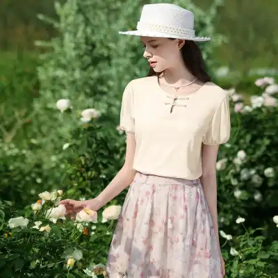 Stylish cream-colored top and floral skirt, ideal for outdoor activities and enhancing your beauty in sunny weather, available at Monalisa Store.