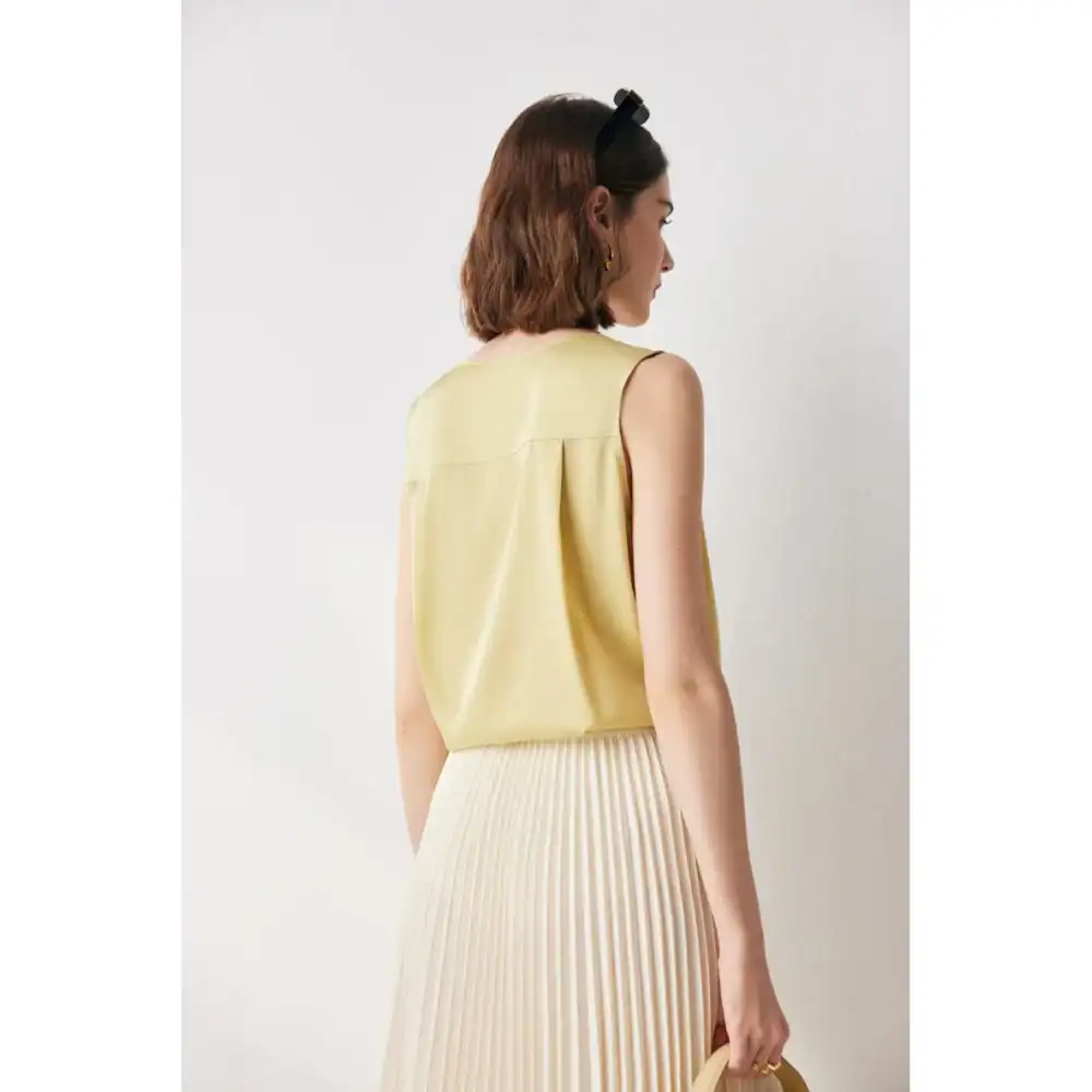 Elegant Summer Silk Blouse - Image 4