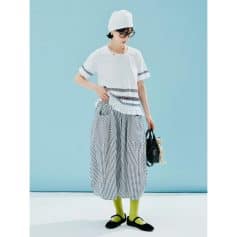 Elegant, modern eyewear for women from Monalisa Store, showcasing stylish glasses for fashion-forward individuals.