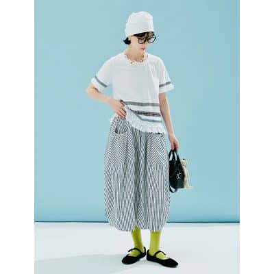 Elegant, modern eyewear for women from Monalisa Store, showcasing stylish glasses for fashion-forward individuals.