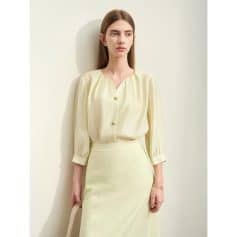 Sophisticated women's blouse with soft fabric, stylish design, and premium quality for a fashionable look at Monalisa Store. Perfect for casual or formal wear, combining comfort and style.