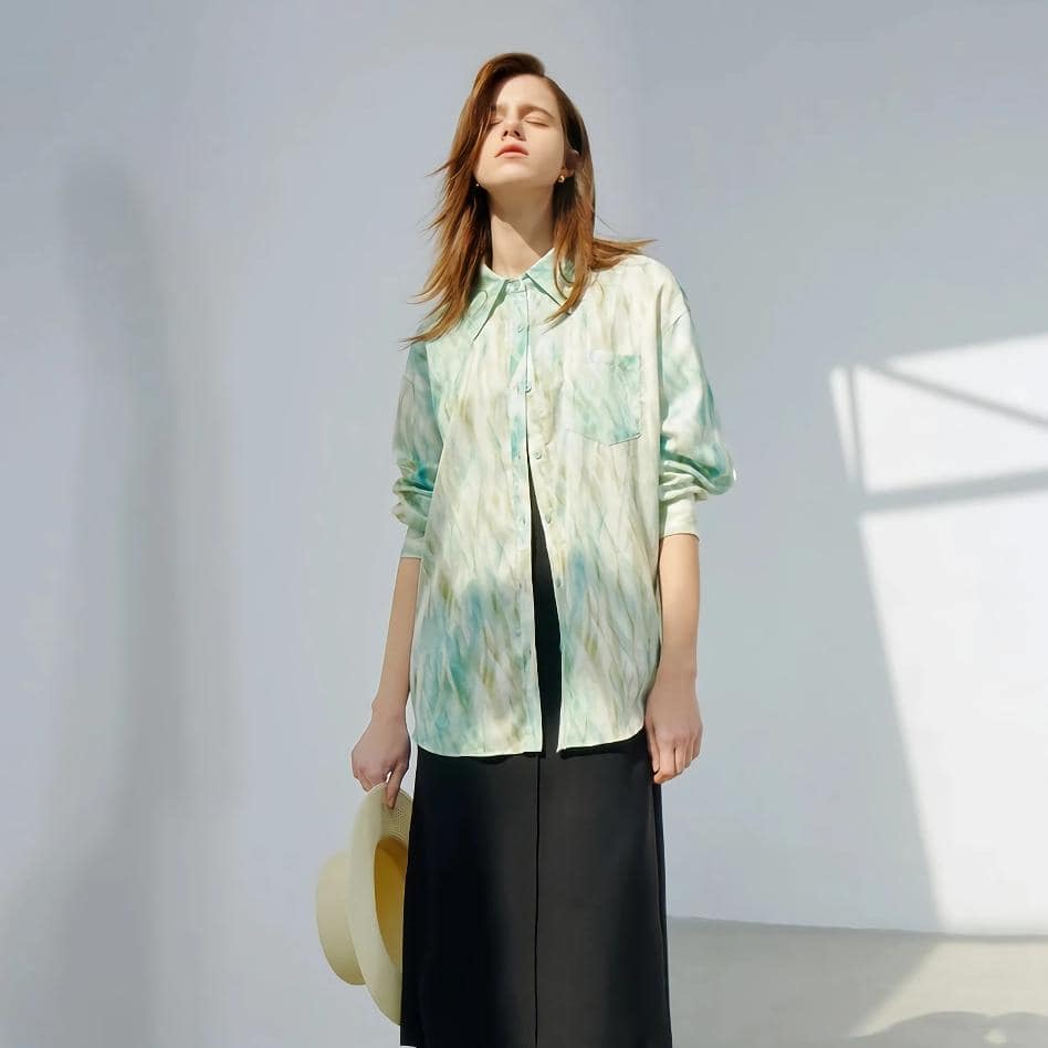 Elegant casual women's shirt perfect for opt fashion and everyday wear.