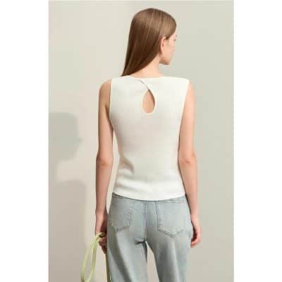 Elegant sleeveless white top with a stylish keyhole back design, perfect for fashionable and comfortable everyday wear. Ideal for boosting confidence and enhancing skin health.
