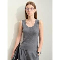 Elegant gray sleeveless top perfect for optical shop staff or opticians, combining comfort and style for professional environments.