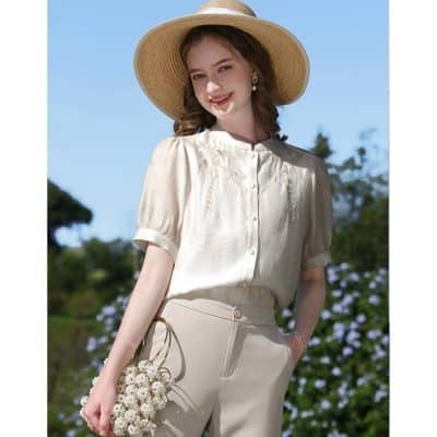 A stylish wide-brimmed straw sunhat perfect for outdoor sunny days, providing UV protection and timeless chic for women.