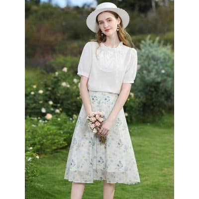 Chic women's floral dress paired with a stylish sun hat, perfect for outdoor events and garden parties. Discover fashionable, comfortable, quality dresses at Monalisa Store for a sophisticated look.