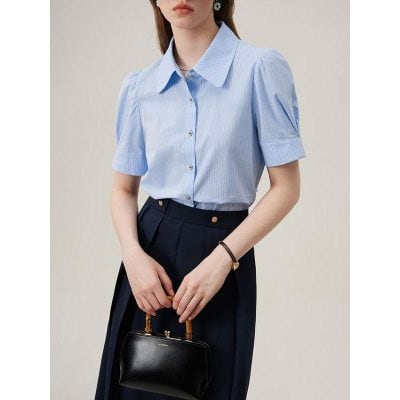 Stylish reading glasses and sunglasses at Monalisa Store, your premier optometry destination for high-quality optical frames and eye care solutions.