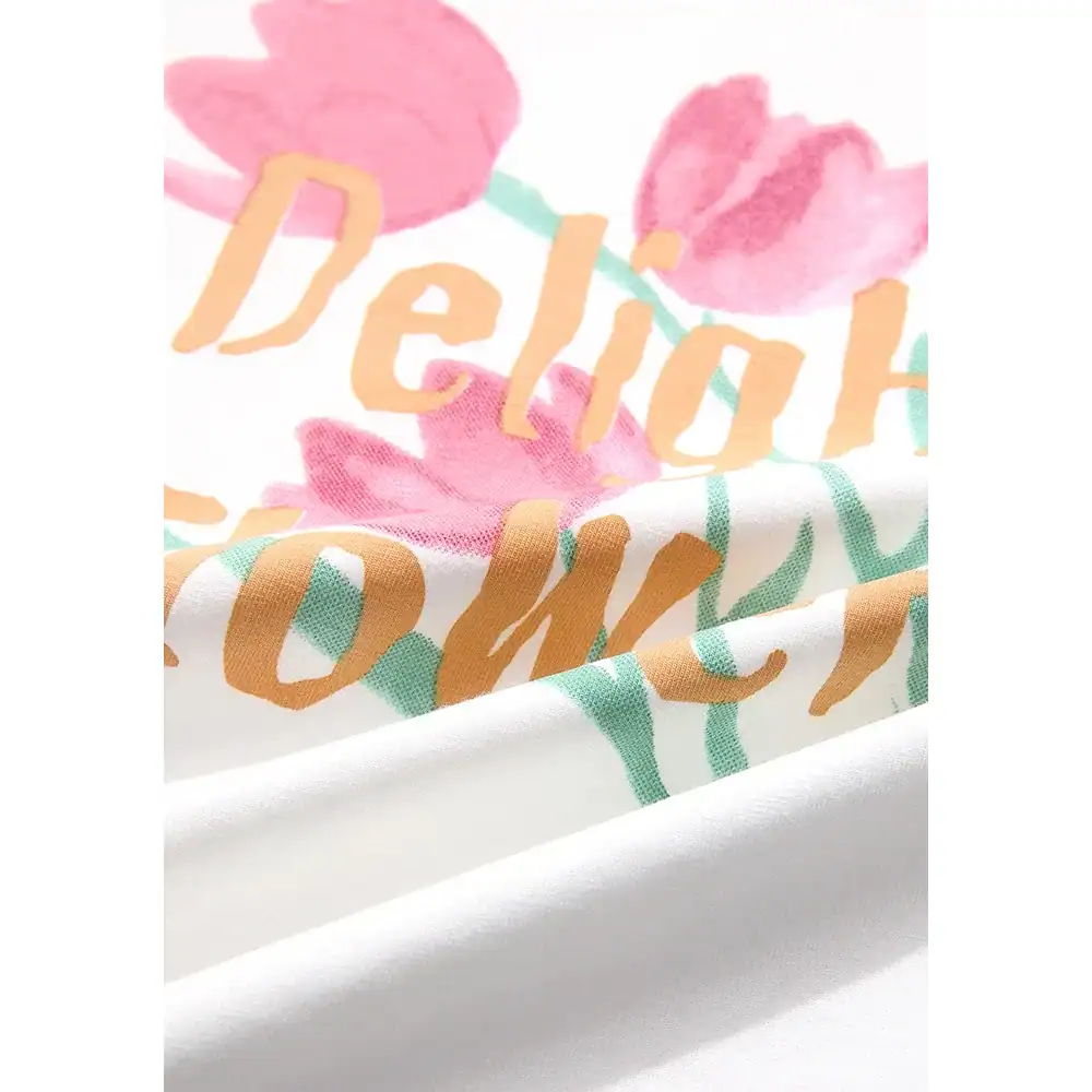 Disposable face mask featuring a soft fabric with pink floral design and the word "Delicious" printed in pastel colors, ideal for skincare and health-conscious individuals.