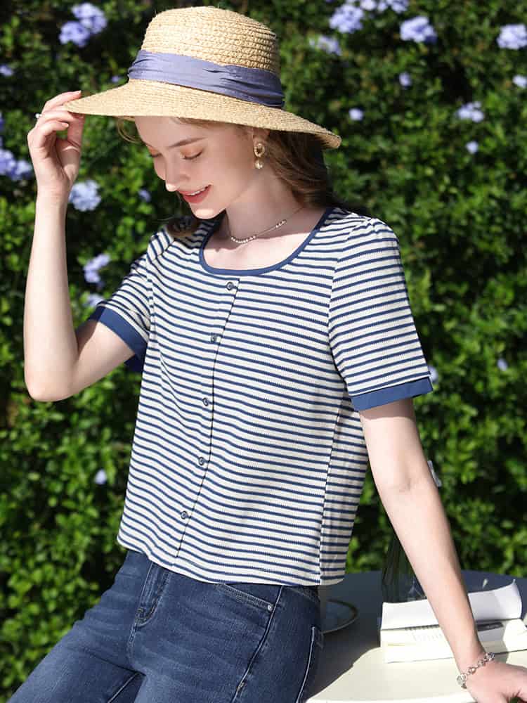 Elegant striped shirt for women with button-down front, perfect for casual summer outings. Made from comfortable, breathable fabric for a chic and relaxed look.
