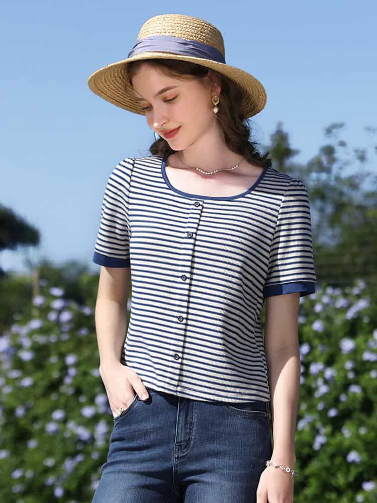 Elegant striped short-sleeve top perfect for summer outings and casual events at Monalisa Store. Made from lightweight, comfortable fabric designed for a fashionable, relaxed look.