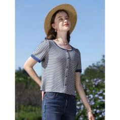 A wide-brim straw sunhat perfect for summer outdoor activities, providing UV protection and fashionable style. Ideal for beach trips, vacations, and sunny days.