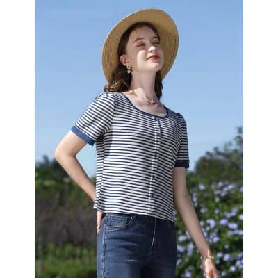 A wide-brim straw sunhat perfect for summer outdoor activities, providing UV protection and fashionable style. Ideal for beach trips, vacations, and sunny days.