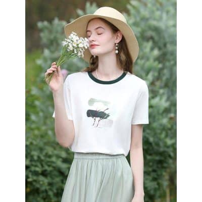 A young woman enjoying nature in a stylish casual outfit, wearing a wide-brim hat and holding a bouquet of daisies, perfect for summer outdoor looks in opt and casual wear.