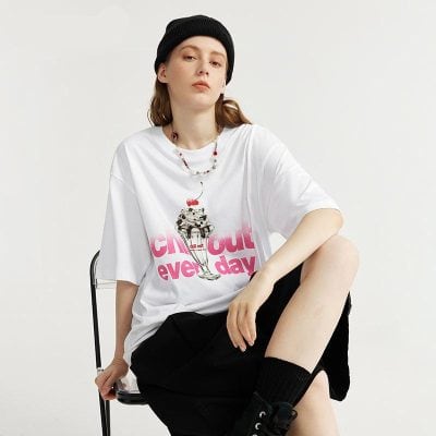 Stylish casual woman wearing sunglasses and trendy outfit, ideal for fashion-forward eyewear and accessories.