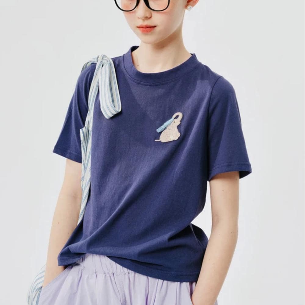 Optical store casual T-shirt with cute bunny embroidery, perfect for everyday wear and fashion.